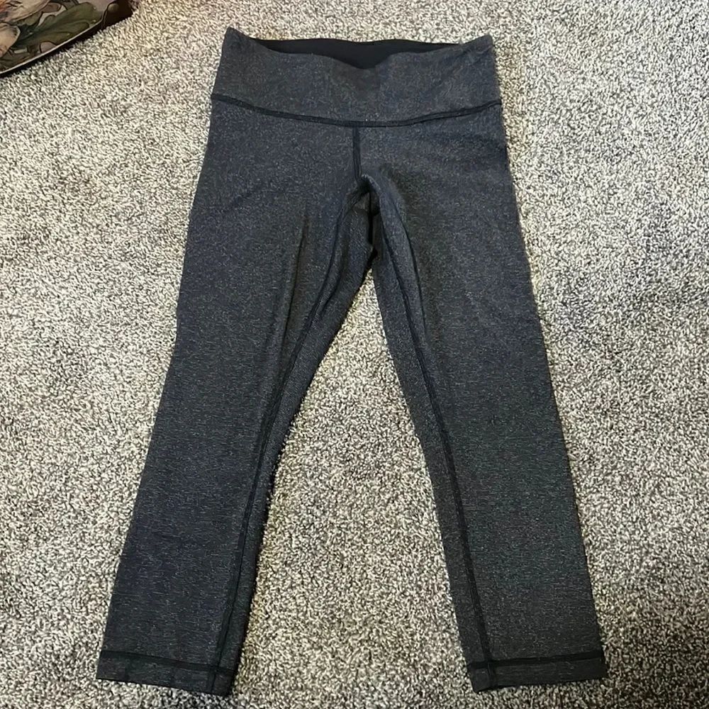 Size 4 Lululemon Lightly Striped Crops